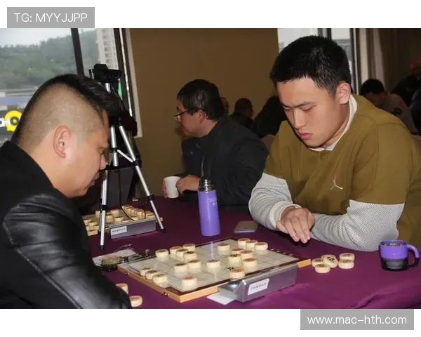 达尔米思在BTF赛事中对决梅吉多夫,雏量级选手展开强硬凌厉风格较量 达尔米思在BTF赛事中对决梅吉多夫,雏量级选手展开强硬凌厉风格较量